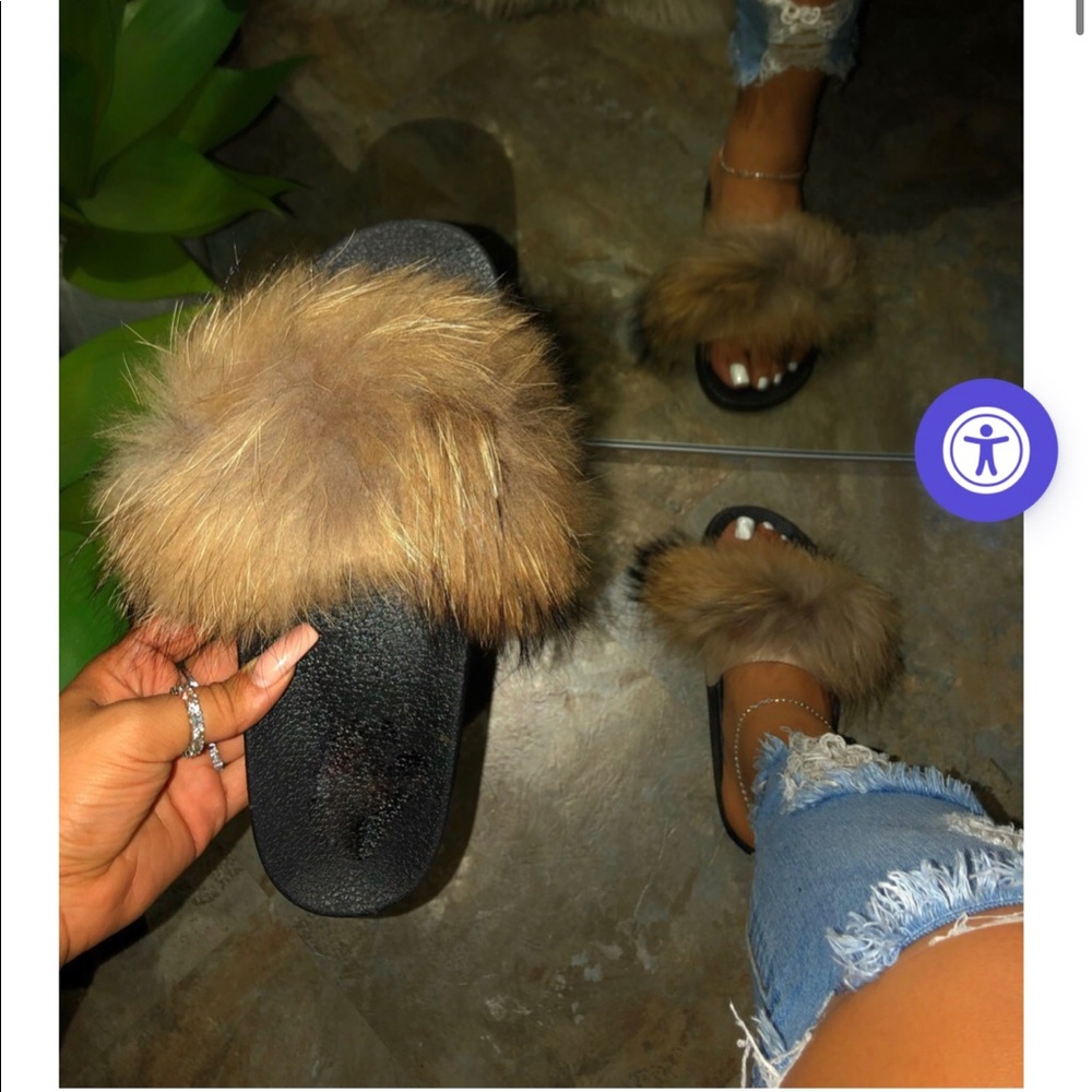 Fur slides size 7